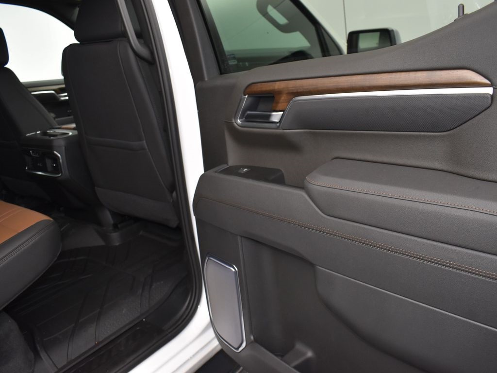 2025 Iridescent Pearl Tricoat Chevrolet Silverado 1500 High Country 4X4 Truck