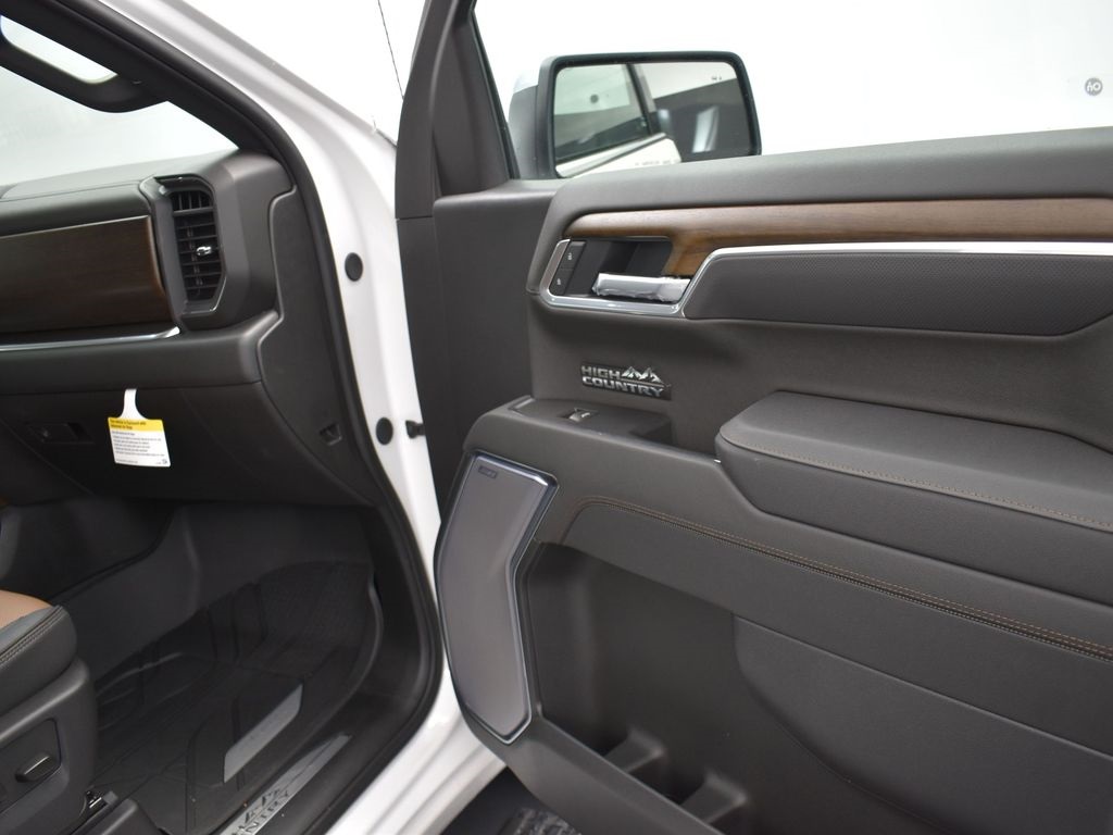 2025 Iridescent Pearl Tricoat Chevrolet Silverado 1500 High Country 4X4 Truck