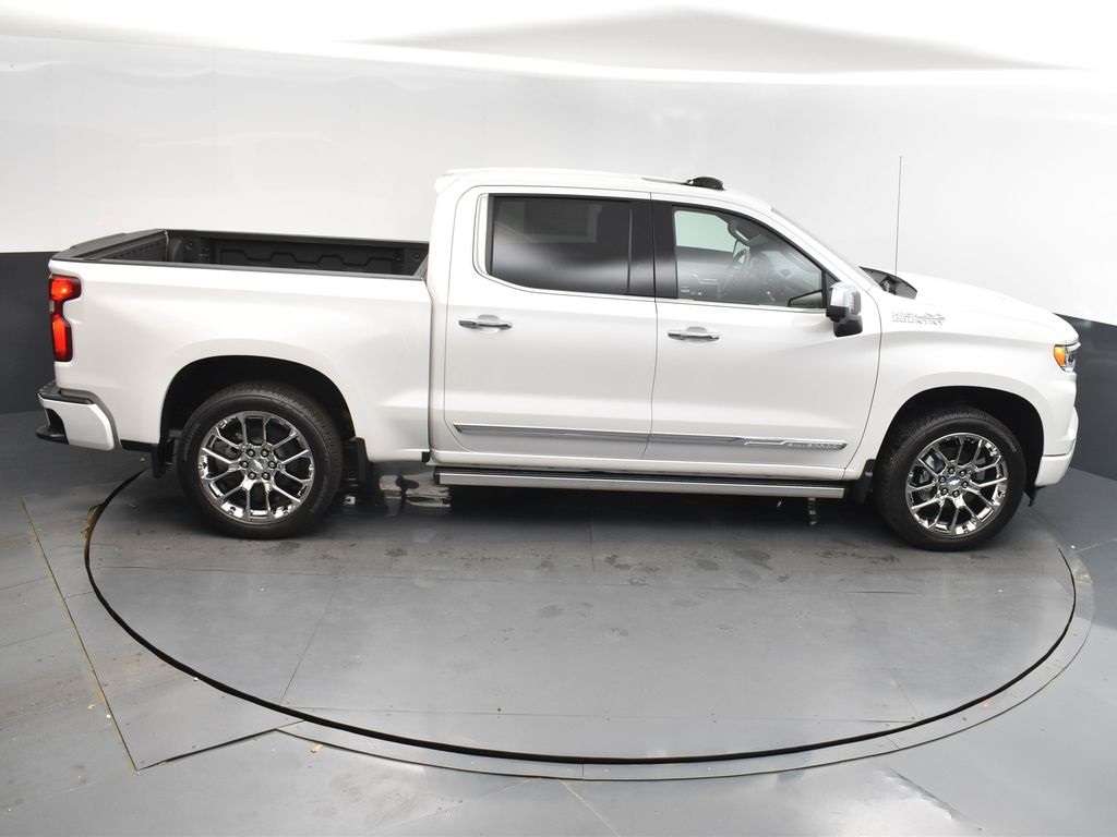 2025 Iridescent Pearl Tricoat Chevrolet Silverado 1500 High Country 4X4 Truck
