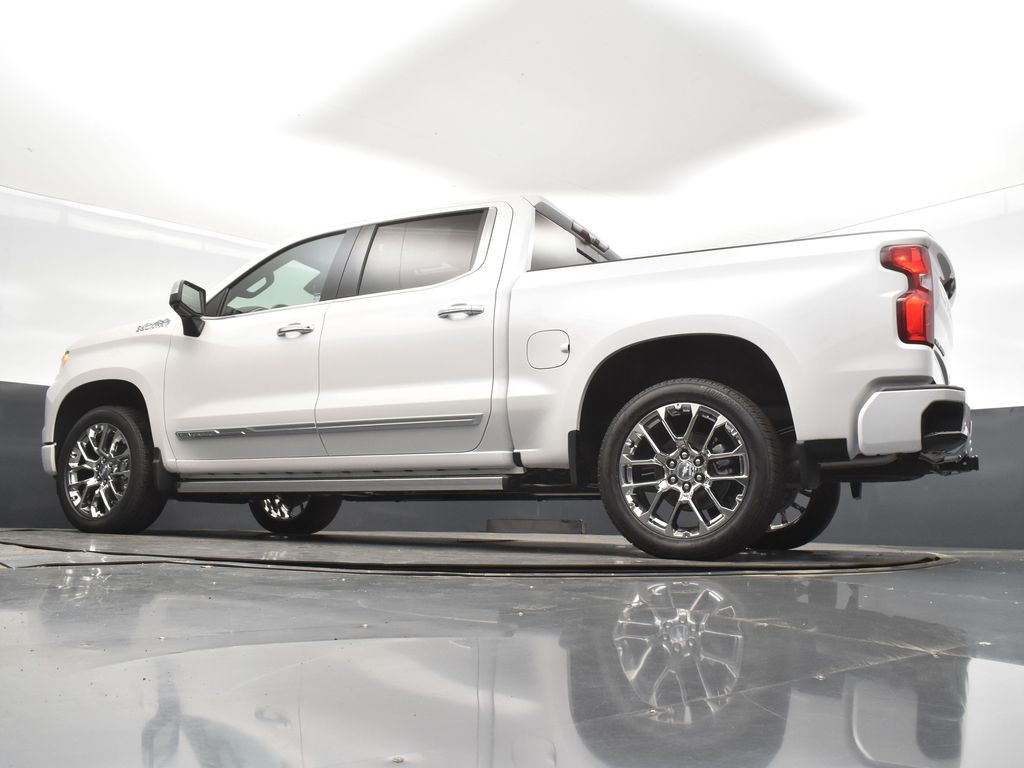 2025 Iridescent Pearl Tricoat Chevrolet Silverado 1500 High Country 4X4 Truck