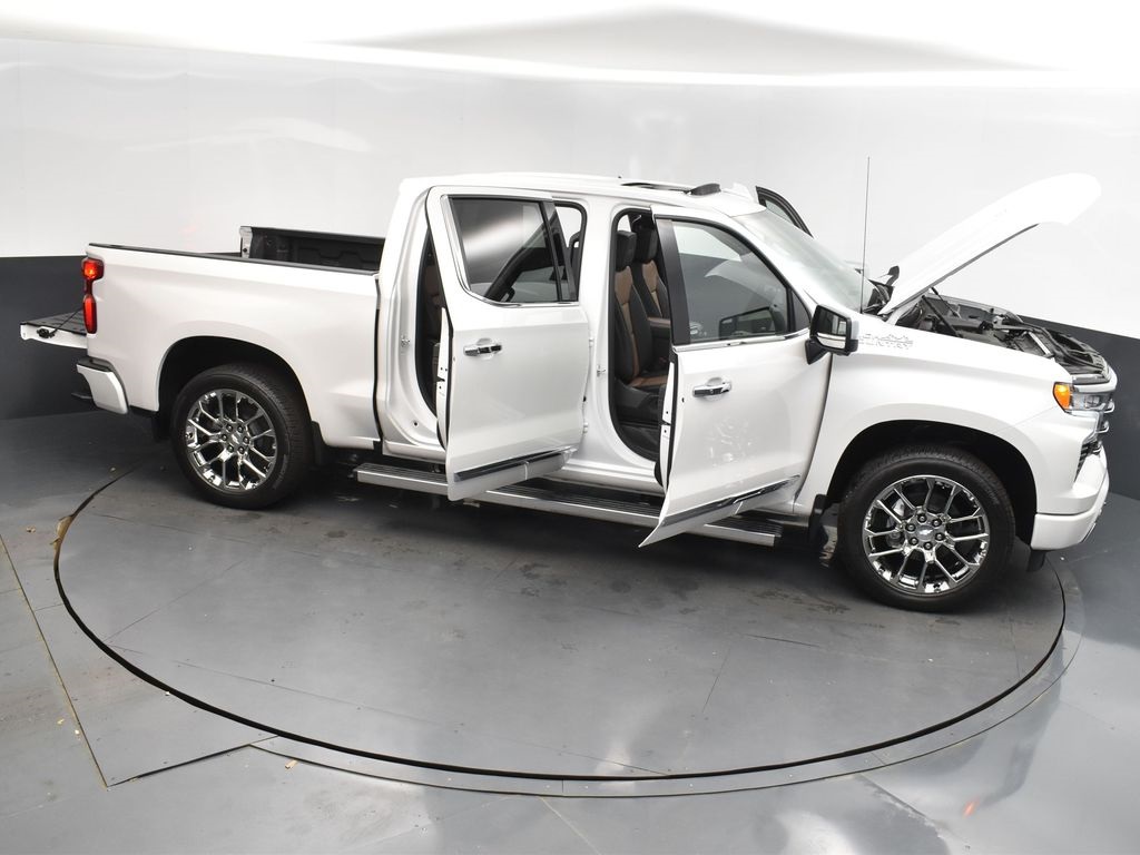 2025 Iridescent Pearl Tricoat Chevrolet Silverado 1500 High Country 4X4 Truck