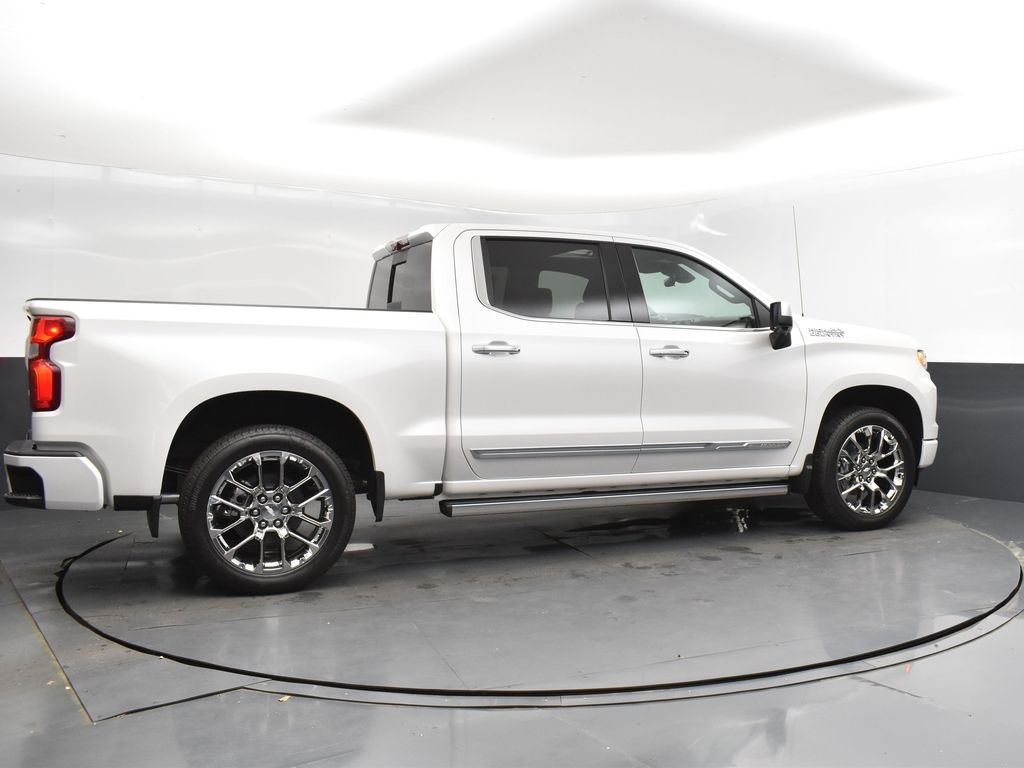 2025 Iridescent Pearl Tricoat Chevrolet Silverado 1500 High Country 4X4 Truck