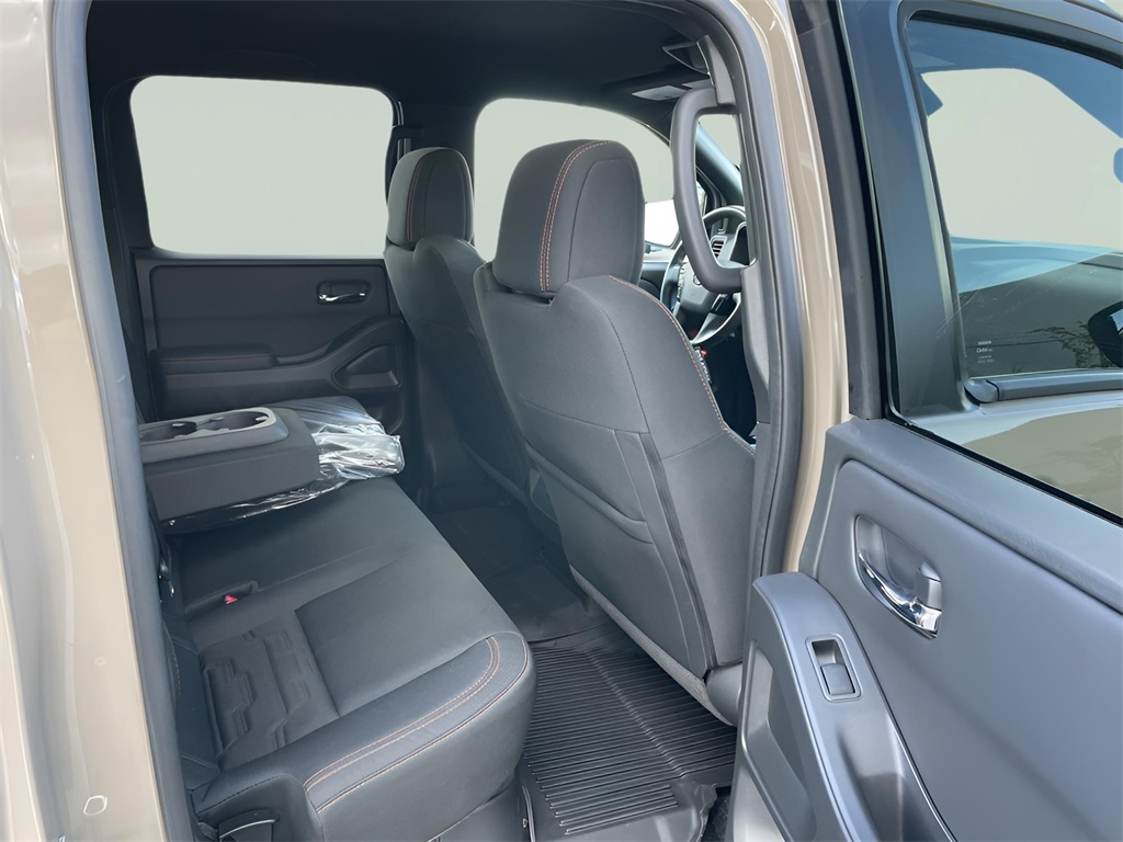 2024 Nissan Frontier PRO-4X photo 2