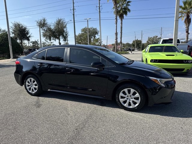 2023 Toyota Corolla LE's photo