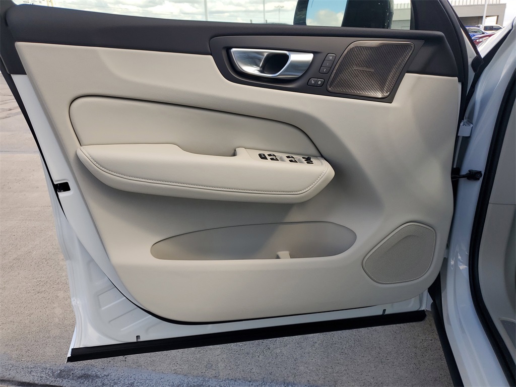 new 2026 Volvo XC60 car, priced at $61,935