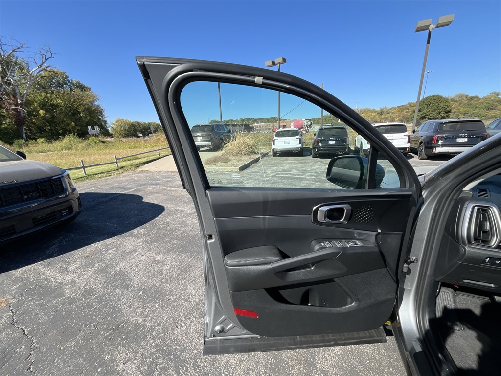 2025 Kia Sorento Hybrid EX photo 13