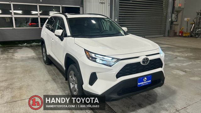 2025 Toyota RAV4 XLE's photo