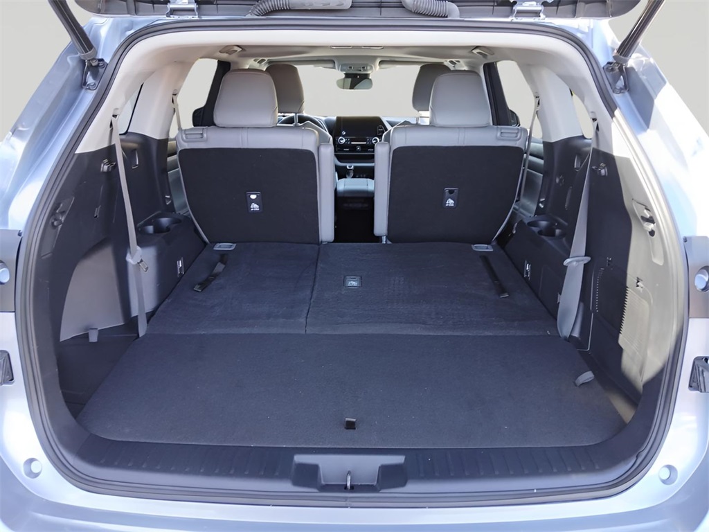 2023 Toyota Highlander XLE photo 2