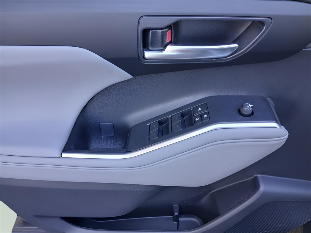 2023 Toyota Highlander XLE photo 3