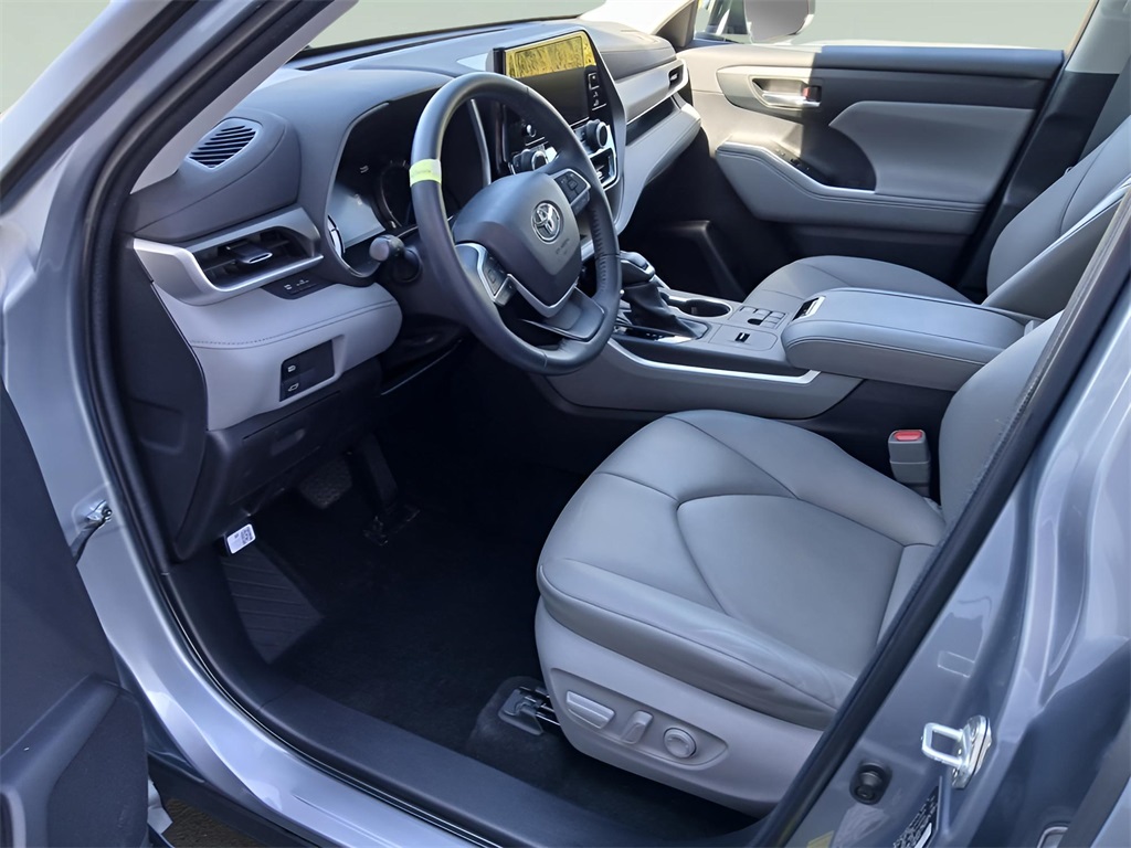 2023 Toyota Highlander XLE photo 4