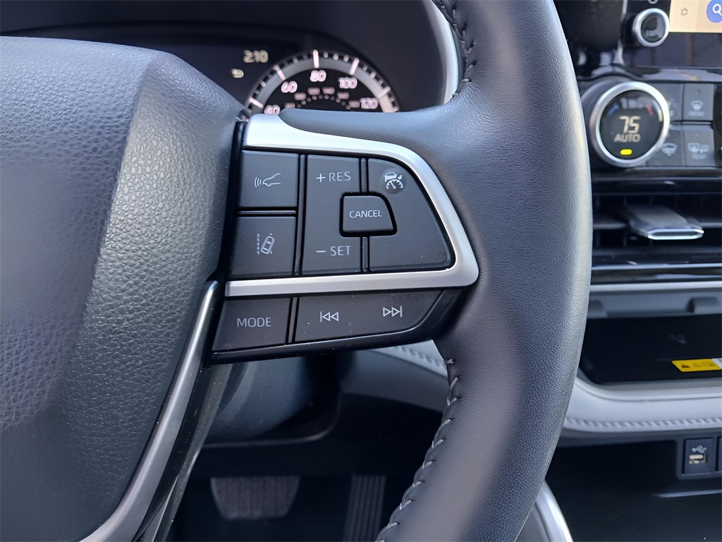 2023 Toyota Highlander XLE photo 8