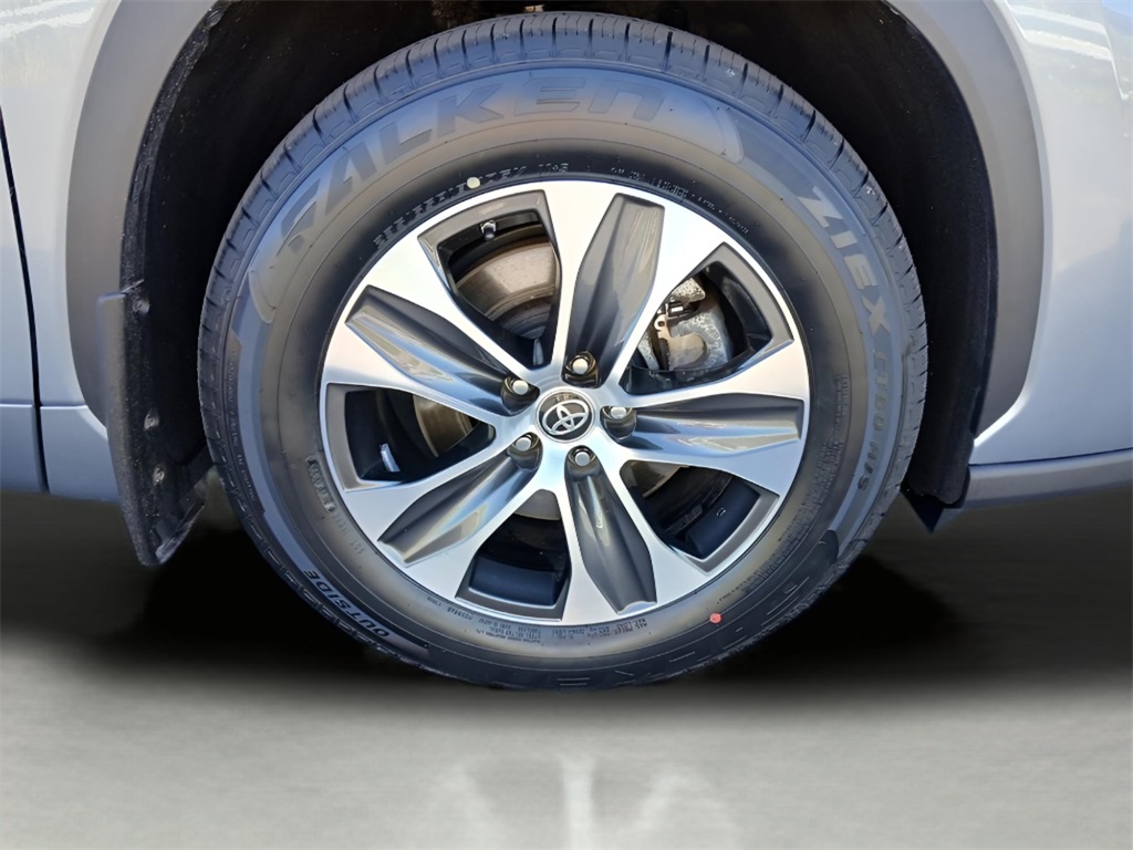 2023 Toyota Highlander XLE photo 21