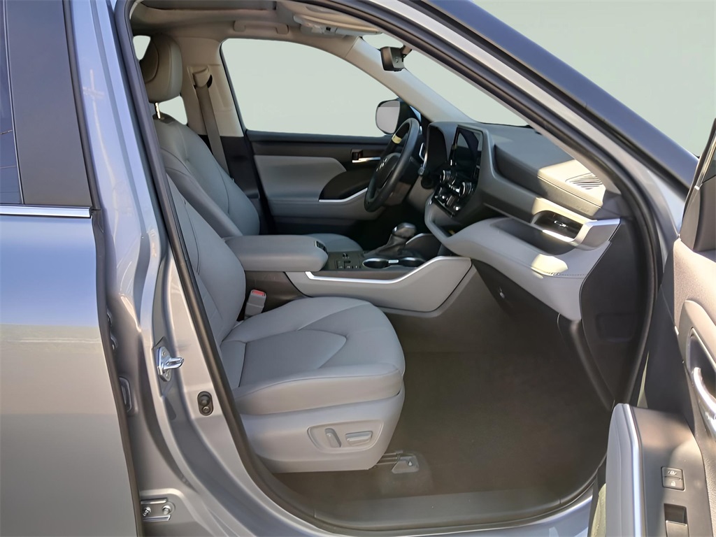 2023 Toyota Highlander XLE photo 22