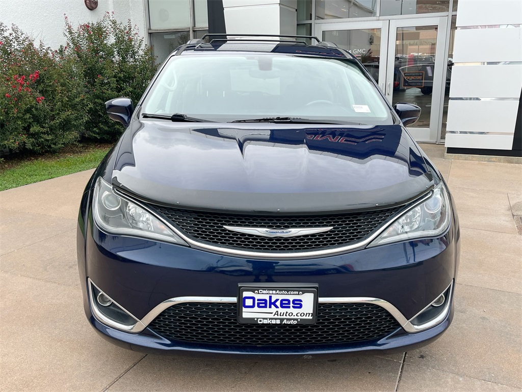 Used 2017 Chrysler Pacifica Touring-L with VIN 2C4RC1BGXHR795462 for sale in Kansas City