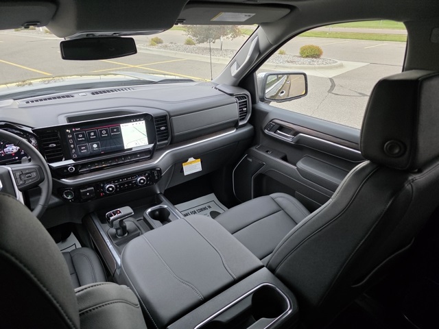 2026 GMC Sierra 1500 Crew Cab, Short Bed, SLT, 4WD