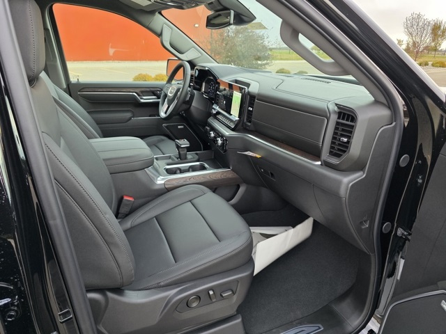 2026 GMC Sierra 1500 Crew Cab, Short Bed, SLT, 4WD