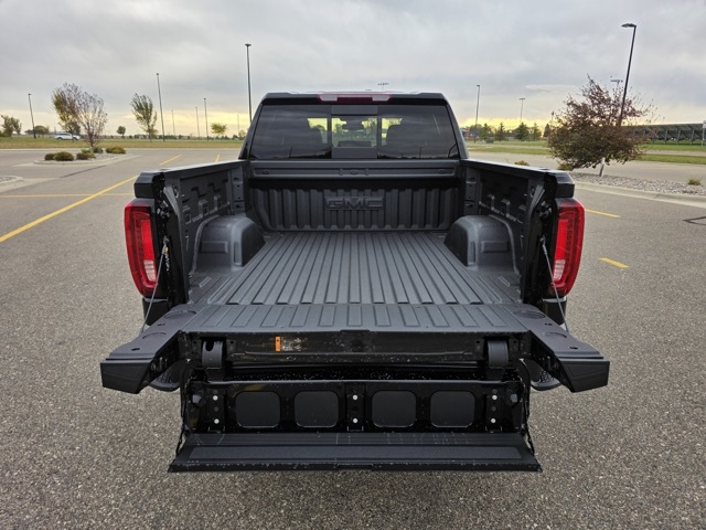 2026 GMC Sierra 1500 Crew Cab, Short Bed, SLT, 4WD