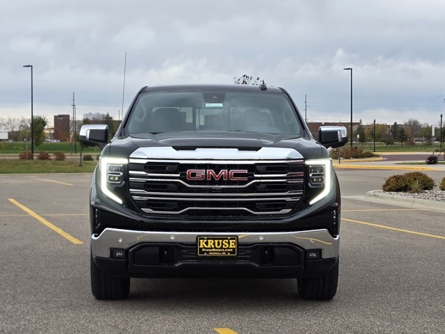 2026 GMC Sierra 1500 Crew Cab, Short Bed, SLT, 4WD