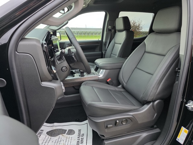 2026 GMC Sierra 1500 Crew Cab, Short Bed, SLT, 4WD