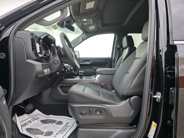 2026 GMC Sierra 1500 Crew Cab, Short Bed, SLT, 4WD