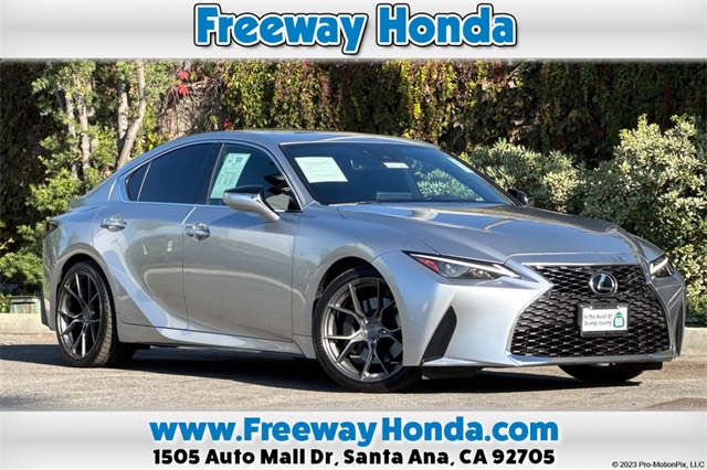 2021 Lexus IS 300's photo