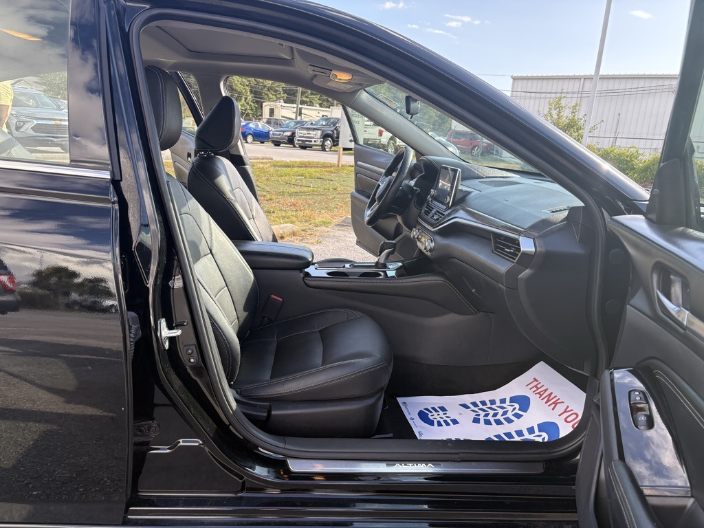 2022 Nissan Altima 2.5 SL:16823P