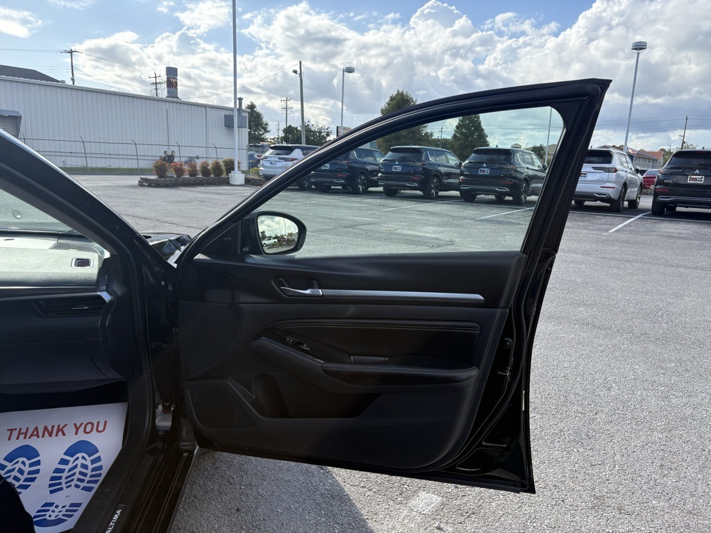 2022 Nissan Altima 2.5 SL:16823P