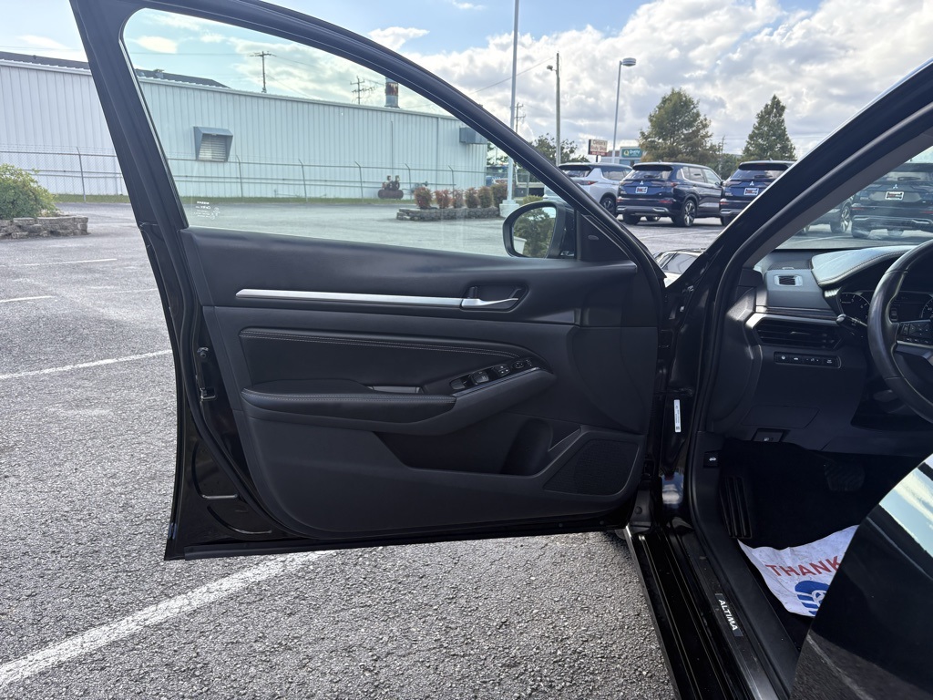 2022 Nissan Altima 2.5 SL:16823P