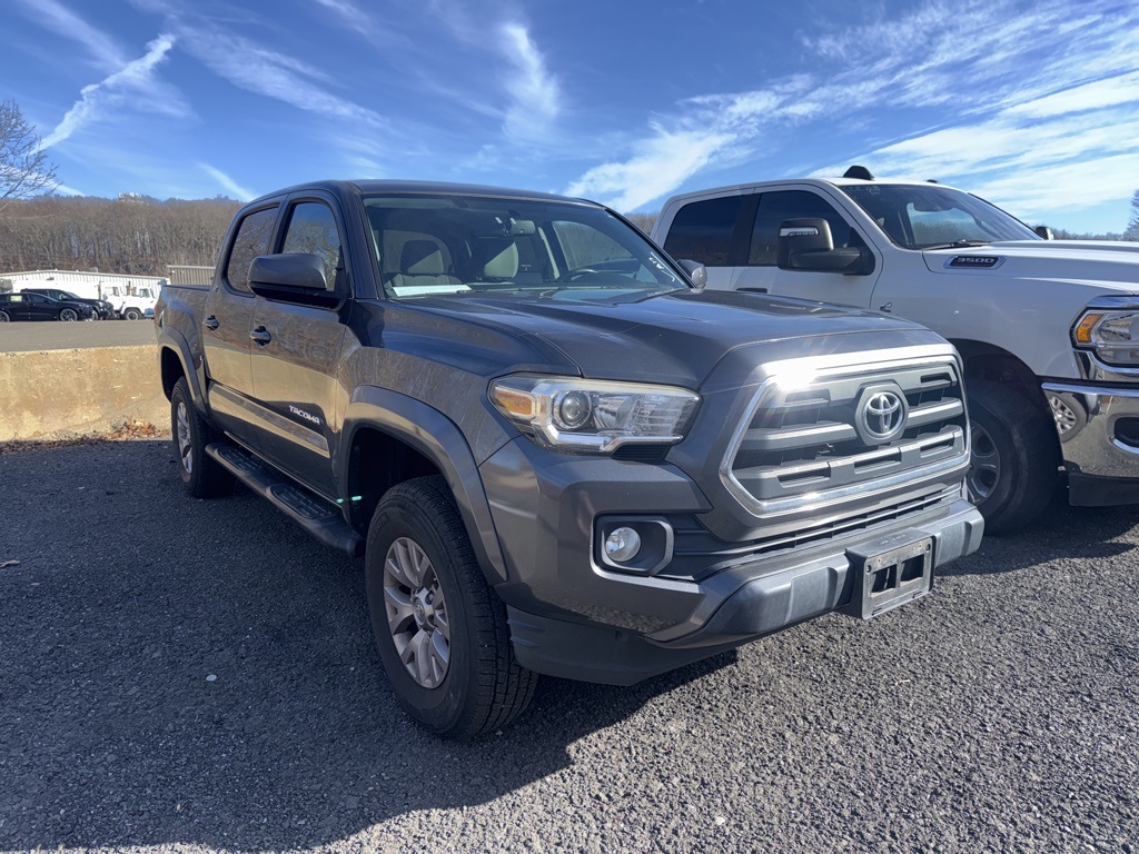 2016 Toyota Tacoma SR5's photo