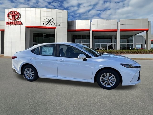 2026 Toyota Camry LE's photo