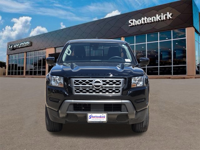 2022 Nissan Frontier SV Crew Cab photo 2