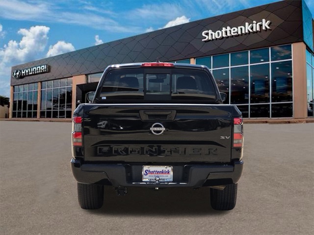 2022 Nissan Frontier SV Crew Cab photo 7