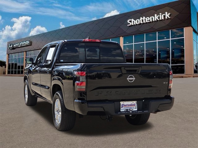 2022 Nissan Frontier SV Crew Cab photo 8