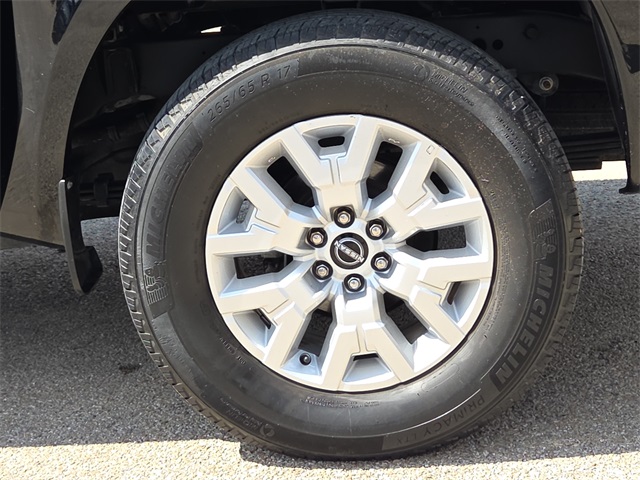 2022 Nissan Frontier SV Crew Cab photo 9