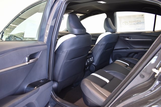 2026 Toyota Camry SE photo 5