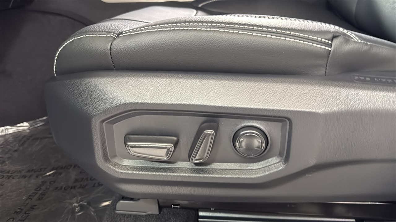 2026 Toyota Tundra Limited photo 13
