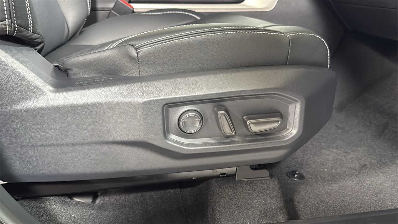 2026 Toyota Tundra Limited photo 19