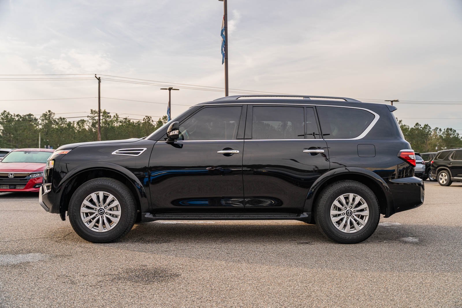 2023 Nissan Armada SV photo 2