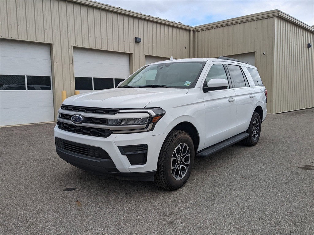 2024 Ford Expedition XLT photo 2