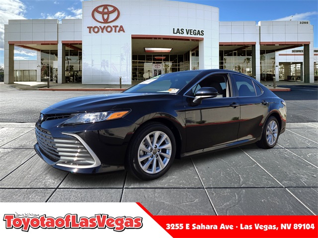 2023 Toyota Camry LE's photo