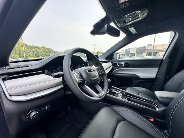 2025 Bright White Clearcoat Jeep Compass Limited 4X4 SUV