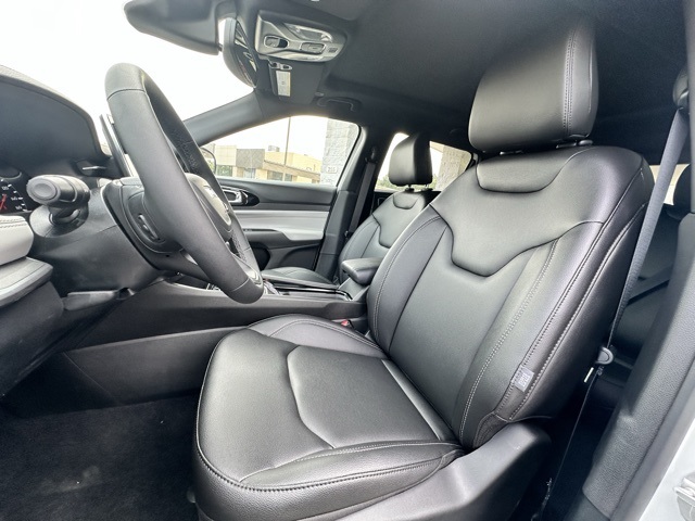 2025 Bright White Clearcoat Jeep Compass Limited 4X4 SUV