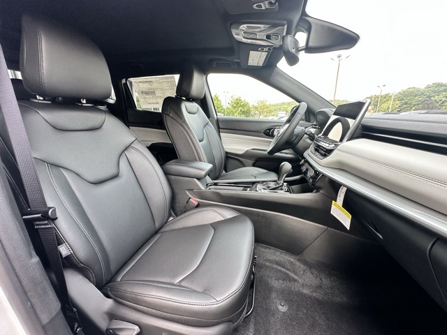 2025 Bright White Clearcoat Jeep Compass Limited 4X4 SUV