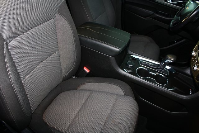 used 2022 Chevrolet Traverse car, priced at $25,156