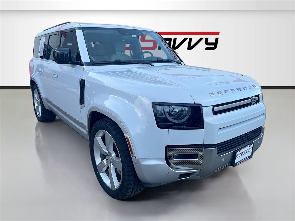 2023 Land Rover Defender SE's photo