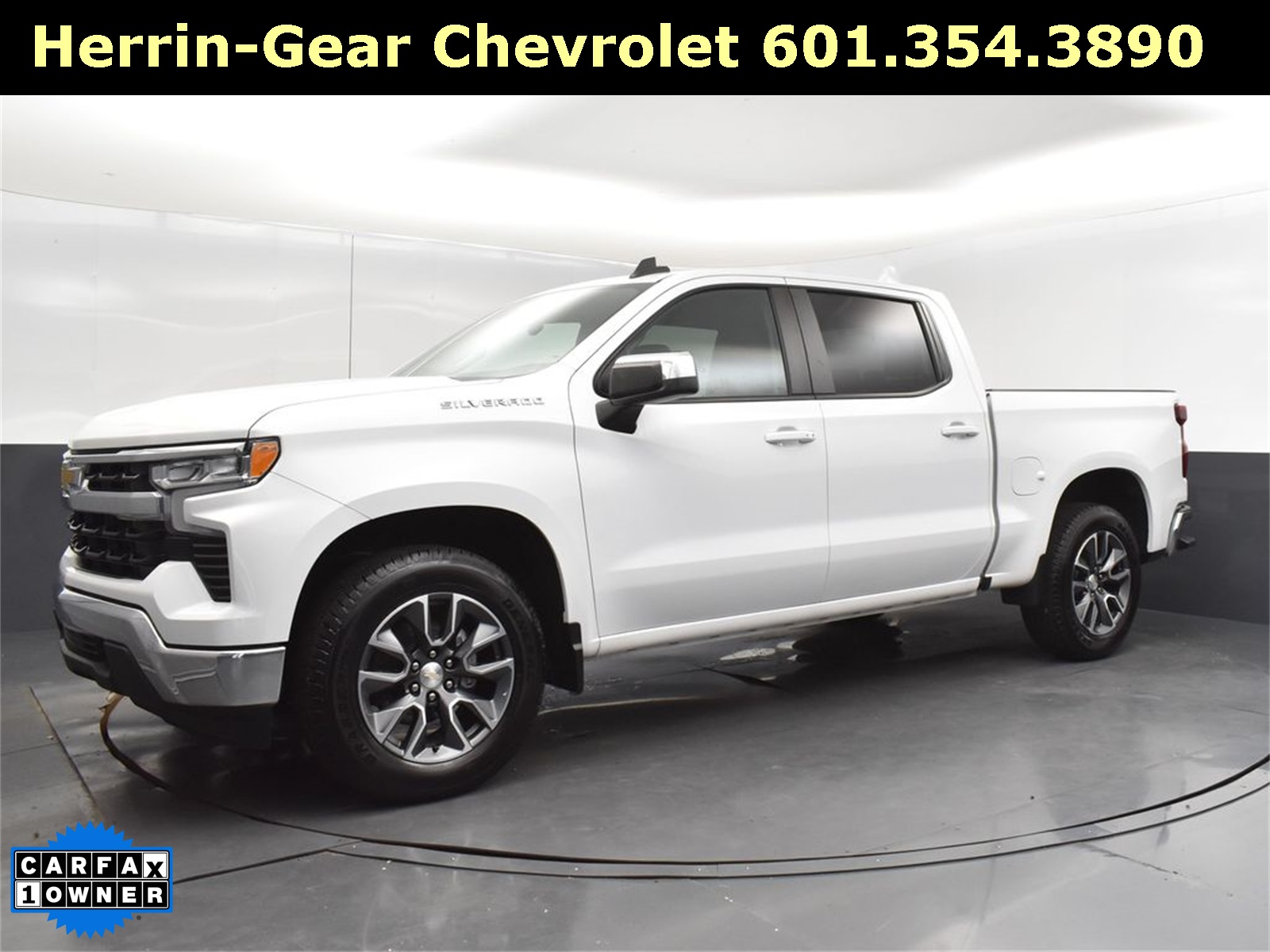 2024 Chevrolet Silverado 1500 LT photo 2