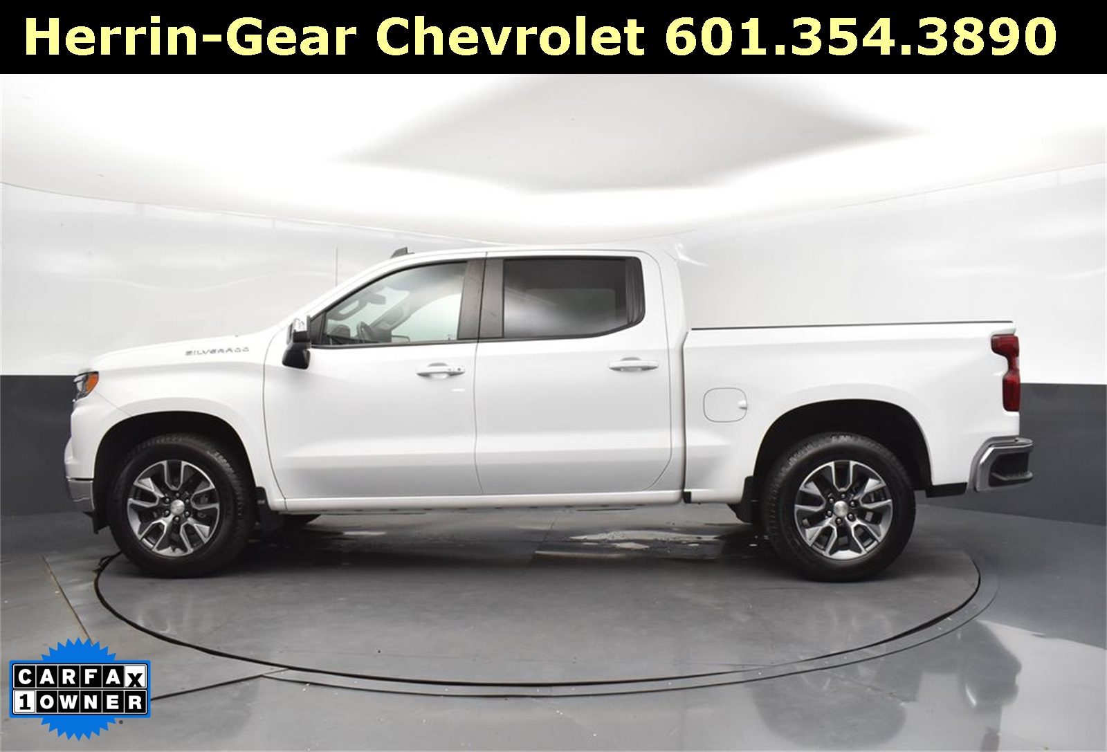 2024 Chevrolet Silverado 1500 LT photo 3