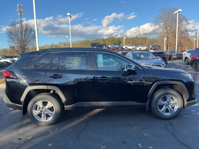 2025 Toyota RAV4 XLE photo 2