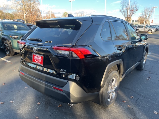 2025 Toyota RAV4 XLE photo 3