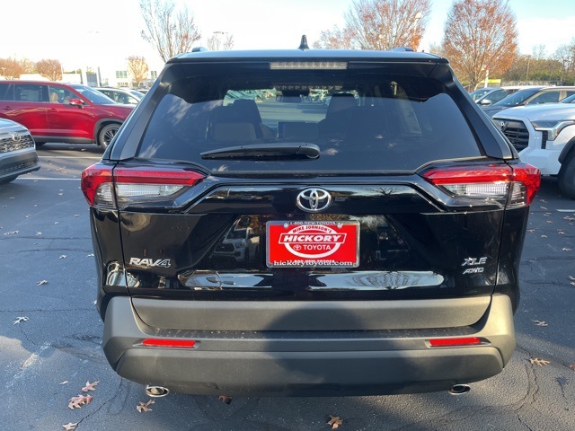 2025 Toyota RAV4 XLE photo 4